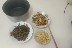 隔夜的鸡蛋不能吃，直接倒掉，因为鸡蛋最容易滋养细菌啦