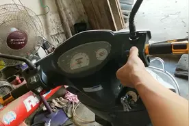 摩托车半路打不着火了，师傅教你一分钟打着火，看！视频封面