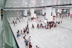 重庆西站，重庆最先进火车站，却被很多人吐槽，你怎么看？视频封面