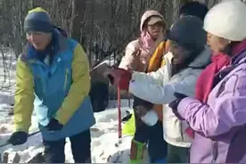 大雪日吕卓燃登上蛟河大荒顶子