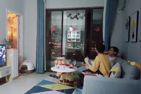 90后夫妻：小两口蜗居50平小窝，生活温馨且有烟火气视频封面