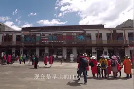 来到了云南的玉龙雪山，准备坐缆车前往山顶，前往山顶还需要排队