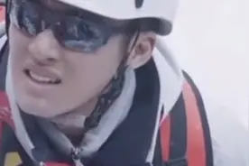救援队不顾老陆的阻拦上雪山救人