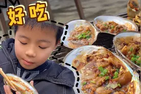 池塘边摸河蚌，野生河蚌这样做才好吃，比生蚝都好吃，太过瘾啦