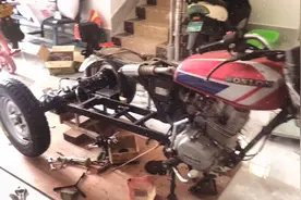 农村小伙，两轮摩托车改三轮车后桥传动轴系统安装