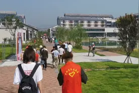 陪外甥山科大报到，好贴心的服务，好美丽的校园，充满人文气息！视频封面