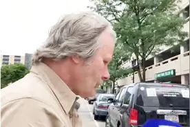 章莹颖案嫌犯父亲首现身 面对记者追问拒绝道歉还淡定吃起零食视频封面