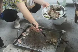 烧烤，肉烤糊了但是还是吃的很开心。