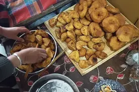 幸福就是睡到自然醒，起床老妈已经把饭做好，有个妈妈在等你吃饭