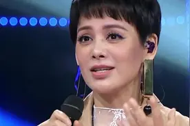 47岁宁静混血儿子近照曝光！身材优越颜值高，与妈妈同框似姐弟视频封面