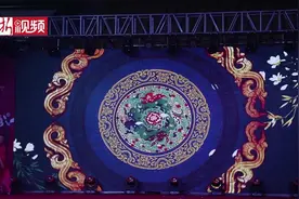 宿管阿姨毕业典礼旗袍秀 学生：惊艳有气质视频封面