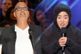 当她把外套脱掉的那一刻，评委们全部炸了，观众：我的天！视频封面