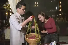 香港电视美女主持去深圳逛商城品美食，现在去深圳玩变成了潮流