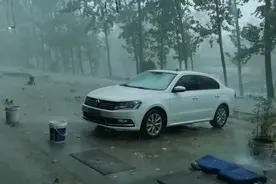 河南周口项城，狂风大雨电闪雷鸣持续一小时，惊险刺激一块欣赏！视频封面