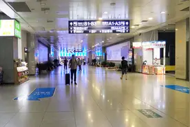 进站看看济南火车站枢纽站是什么样的，在这里候车前往青岛视频封面