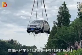 李沧一场急雨，险些“吃”了4辆车！视频封面