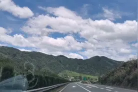 1000公里，12个半小时，武汉到广州，一人独驾，沿途风景还不错。视频封面