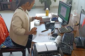 水费电费全都必须在物业交！态度这么豪横的少妇物业也不常见了！视频封面