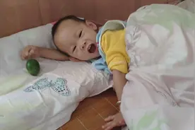 熊孩子是典型的起床困难户，每天早上醒来很多鬼心思，人小鬼大视频封面