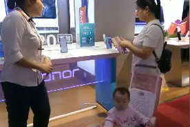 三姐手机用了三年了，被娃摔了几次坏了，终于有借口买新的了，耶