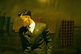 监狱内打电话找信号难啊！