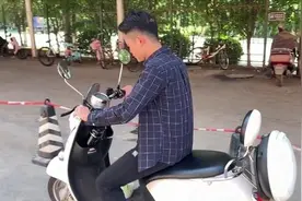 大三学生校内为同学送外卖，月入过万视频封面