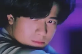 来感受郭富城天王年轻时的颜值暴击，多少美颜下的小鲜肉望尘莫及视频封面