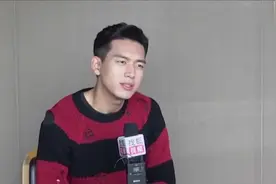 李现采访表露自己的恋爱观念：恋爱需要看对眼，就像王八配绿豆视频封面
