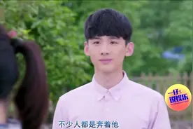 白敬亭没有经纪公司，却发展成一线明星，在娱乐圈发展靠谁呢？