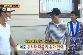 金钟国在洛杉矶街头晃悠，手里却拿着一部粉色的iphone手机。视频封面