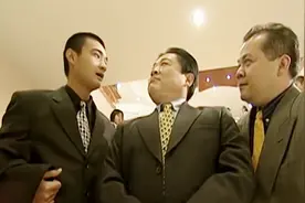 刚下了饭桌的张峰立马酒就醒了，原来这一场醉酒都是他演的戏视频封面