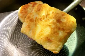 一根香蕉，一碗面粉，在家也能做香蕉飞饼，外表酥脆香甜软糯