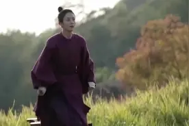 赵丽颖现身北京机场，身材恢复惊人，是准备复出了吗？视频封面