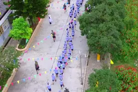 让孩子体验军营生活（贵州一二一军事夏令营）视频封面