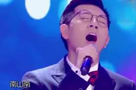 眼镜男神深情翻唱《南山南》，唱得比原唱还好听，太有味道了