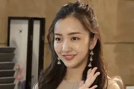 日本女子组合 AKB48 前成员板野友美现身香港书展