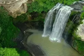 湖南凤凰山江老家寨飞水谷，看湘西民族村寨和深谷视频封面