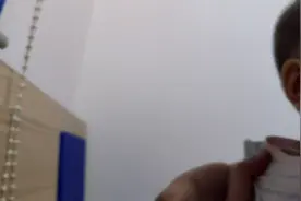 天气炎热，宝宝说我想开个窗户，可是宝宝办不到…