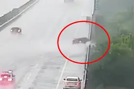 高速路护栏有多硬？监拍：宝马X5失控连续撞车 轮胎撞飞险坠桥视频封面