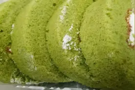 乳脂奶油抹茶瑞士卷冰镇2小时，口感凉爽解暑降温，做法非常简单视频封面