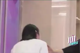 那些被王一博抱过的女孩，背回去的藏起来😂😂😂视频封面