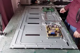 用吸盘取液晶屏就是安全好用，再也不用担心拆破液晶屏了视频封面