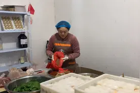 四川广安红豆腐，用青菜叶包裹放在老坛发酵，红豆腐融入青菜味，视频封面