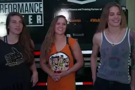 当UFC女子四骑士遇上WWE女子四骑士，会摩擦出怎样的火花视频封面
