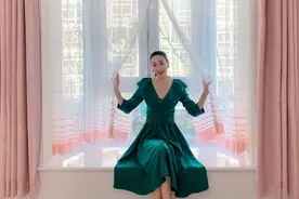 居家拍照，飘窗前拍照片，拍照姿势分享