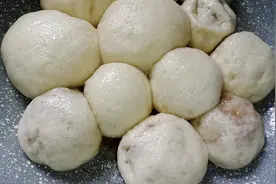 水煎肉包子好吃做法，香喷喷的，小孩超喜欢吃