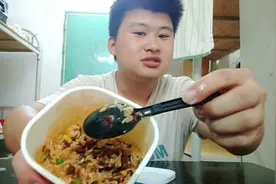海底捞的自热米饭了，不愧是良心企业，太好吃了