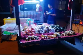 摆地摊卖水果怎么好卖？用小货车作为流动性定点摆摊位置最好卖视频封面