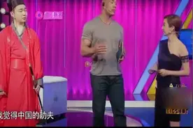 强森吐槽中国功夫很有艺术性，直言-成龙影响了我的风格！视频封面