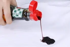 酱油洒衣服上洗不干净怎么办？教你一招，只需家里这样东西就能轻视频封面